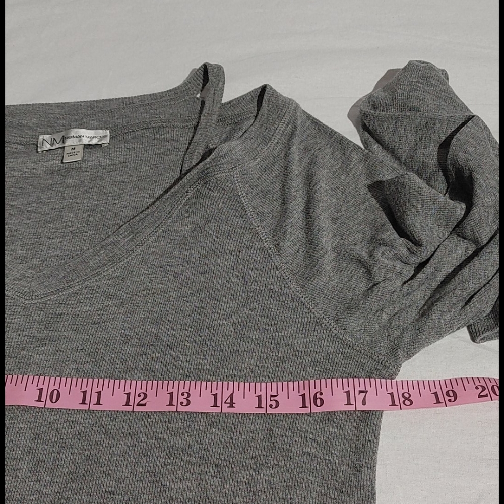 Neiman Marcus Ribbed Split Neck Top - image 5